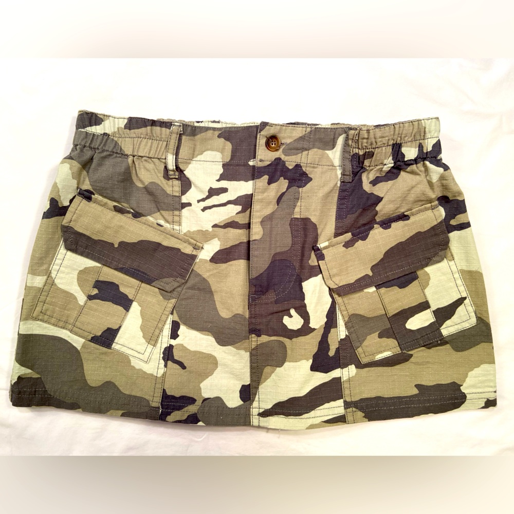 Forever 21, camo Mini skirt,‎ green tones, size small
